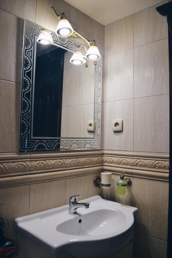 3-Room Apartments In Central City Lviv Exteriör bild